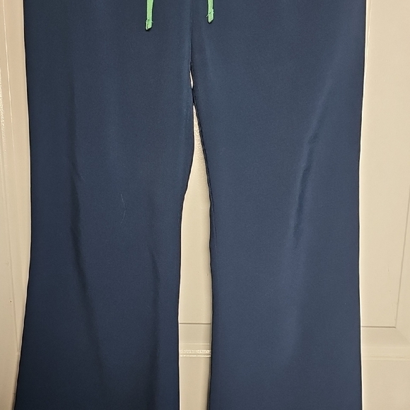 Carhartt XS Scrub Bottoms with Green Drawstring - Picture 9 of 14